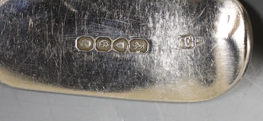 A pair of early Victorian silver fiddle pattern table spoons, William Eaton, London, 1840, a pair of later silver rat-tail sauce ladles by Walker & Hall, Sheffield, 1902 and a small quantity of assorted minor silver flat